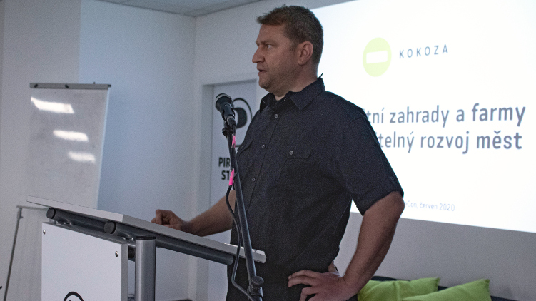 Piráti představili metodiku zakládání komunitních zahrad na konferenci PirateCon. Pomůže se založením komunitní zahrady