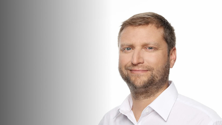Piráti požadují po ministryni Dostálové data o stavebním řízení, aby zrychlilo povolování staveb