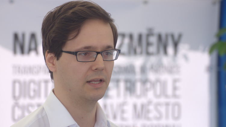 Trafiky vyhovují všem stranám u moci, říká Pirát Zábranský