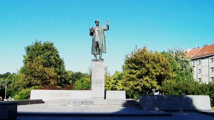 Ať o soše Koněva rozhodnou sami Pražané v referendu, navrhují Piráti z Prahy 6