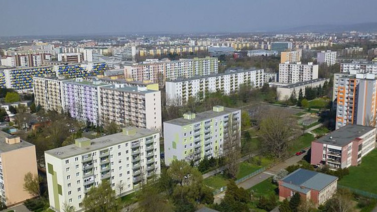 Policisté a městští strážníci o byty nepřijdou