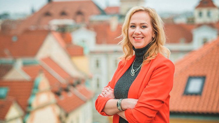 Jana Komrsková na střeše Nové radnice